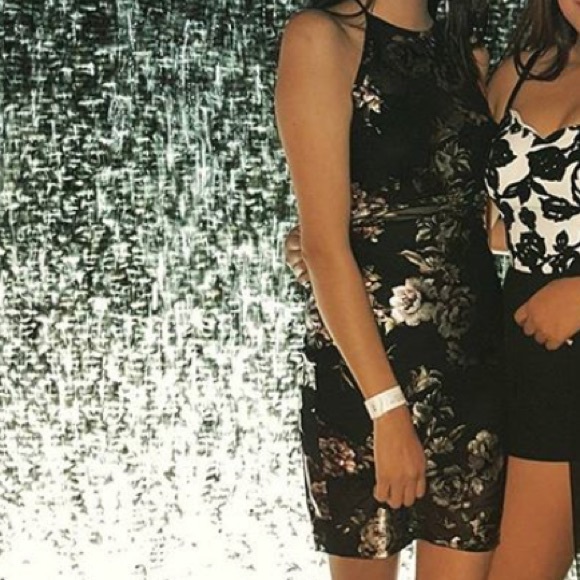 Dress - Picture 4 of 4